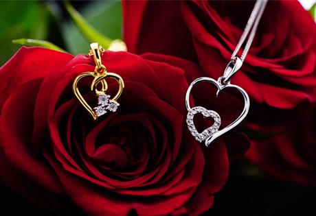 Necklaces & Pendants